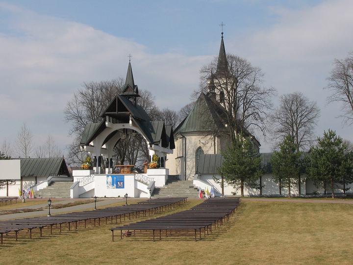 Ludźmierz — Ludźmierz - kościół i ołtarz polowy