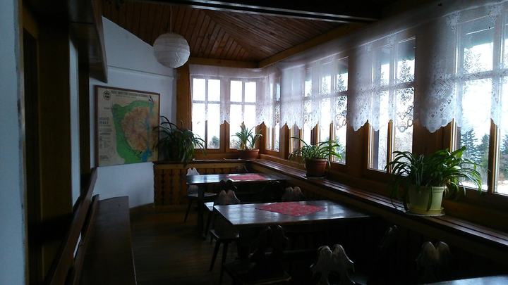 Magurka Wilkowicka i Czupel — Mountain hostel on Magurka Wilkowicka, Poland. Day room.