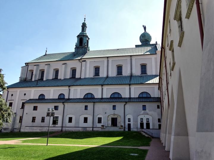 Miechów — Bazylika Grobu Bożego w Miechowie, północna ściana