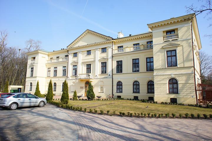 Mińsk Mazowiecki — Mińsk Mazowiecki - Pałac Dernałowiczów - restauracja "Pałacowa"