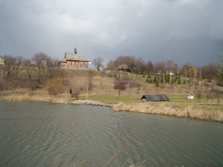 Muzeum Wsi Lubelskiej w Lublinie — Church, lake and several residential buildings on display in Muzeum Wsi Lubelskiej w Lubli