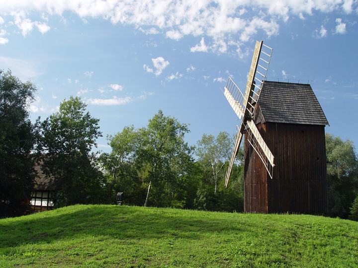 Muzeum Wsi Opolskiej w Bierkowicach — Wiatrak w Muzeum Wsi Opolskiej w Opolu