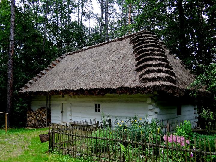 Nowy Sącz — Nowy Sącz. Sądecki Park Etnograficzny. Chałupa dymna z Niecwi (1840)