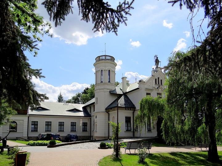 Oblęgorek — Oblęgorek. Pałacyk z Muzeum Henryka Sienkiewicza.