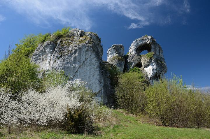 Okiennik Wielki — Skała Okiennik Wielki na Wyżynie Krakowsko-Częstochowskiej.