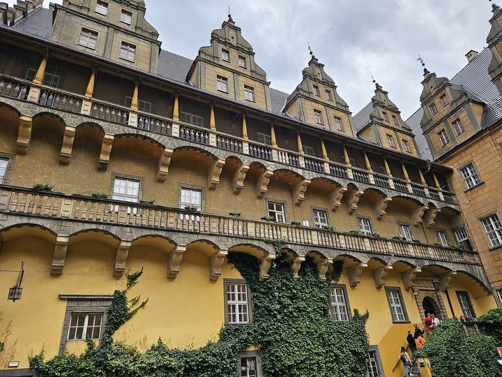 Oleśnica — Widok na krużganki wewnątrz zamku na ścianie wschodniej