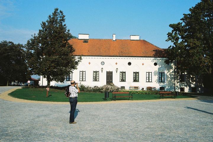 Opinogóra — zespół pałacowy Krasińskich w Opinogórze Górnej - zameczek romantyczny