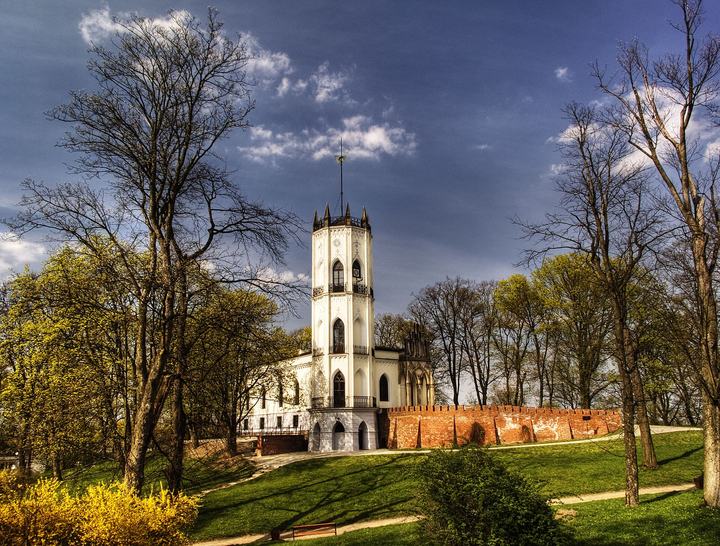 Opinogóra — Neogotycki pałac Krasińskich w Opinogórze Górnej