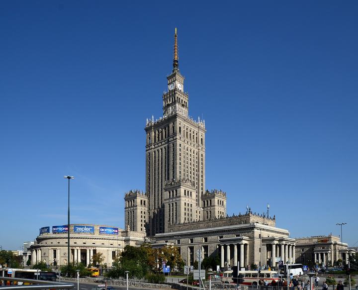 Pałac Kultury i Nauki — Pałac Kultury i Nauki w Warszawie widziany spod Dworca Centralnego.