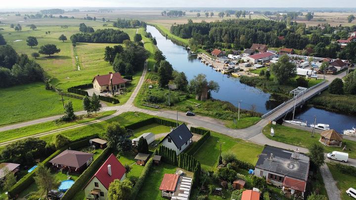 Pasłęka — Aerial view of Nowa Pasłęka and the Pasłęka River in Gmina Braniewo, Poland.