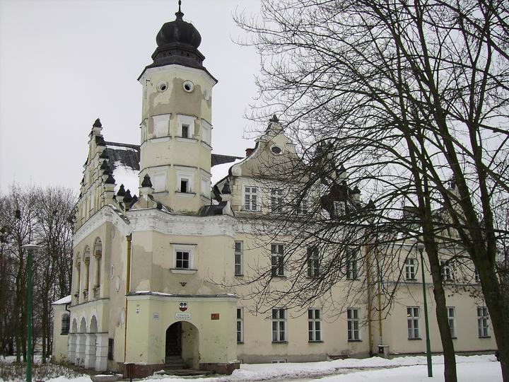 Poddębice – pałac i termy