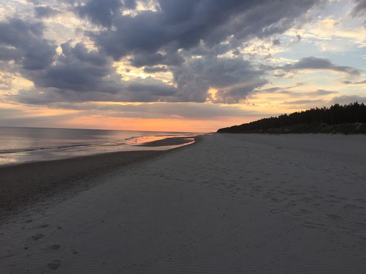 Pogorzelica — Piaszczysta plaża w Pogorzelicy.