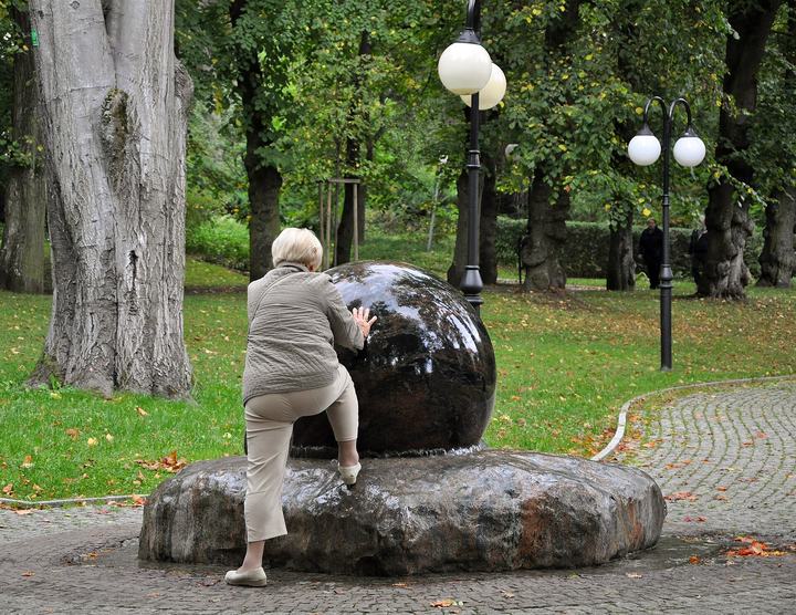 Polanica-Zdrój — Spa park in Polanica-Zdrój, fountain with ball