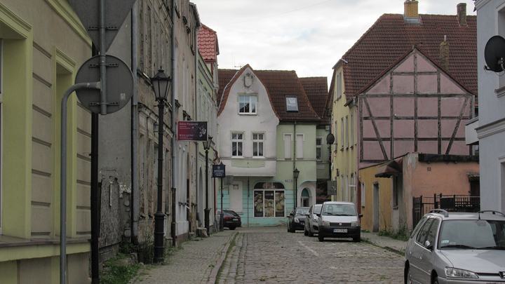 Połczyn-Zdrój — Połczyn-Zdrój (woj. zachodniopomorskie, Polska) — uliczka w miasteczku.