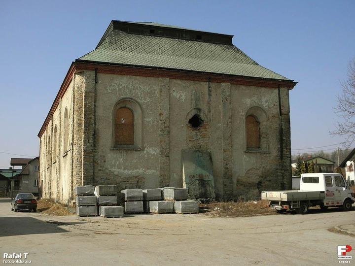 Przysucha — Niszczejąca synagoga w Przysusze.