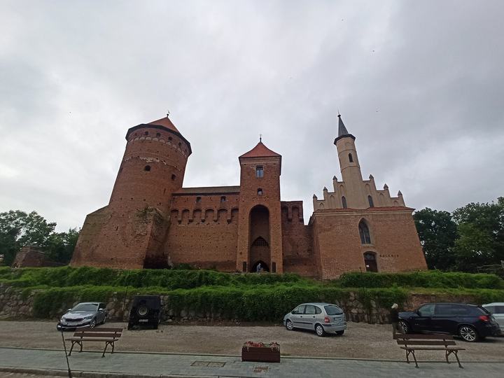 Reszel — zdjęcie przedstawia zamek w Reszlu