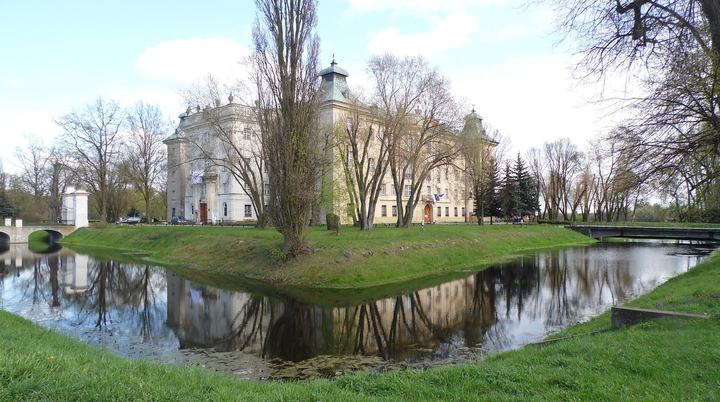 Rydzyna — Castle of the seventeenth and eighteenth, twentieth century (p. Mon. - West.) Rydzyna / ar