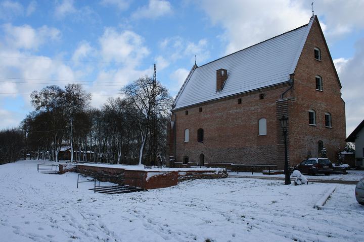 Sieraków — Castle in Sieraków in winter