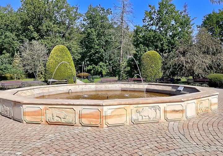 Spała i Inowłódz — Park Prezydentów II Rzeczypospolitej (Spała) - fontanna