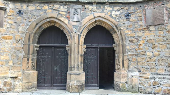 Strzegom — Portal w kościele p.w. św. Piotra i Pawła w Strzegomiu