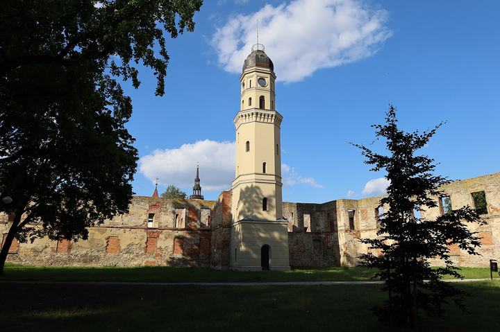 Strzelce Opolskie – park i ruiny zamku