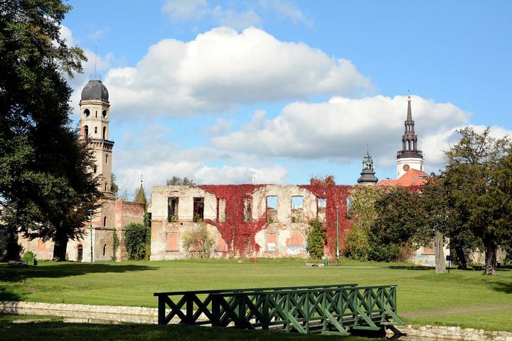 Strzelce Opolskie — Strzelce Opolskie, zamek (ruina), XIV, 1562-1592, XVIII, XIX