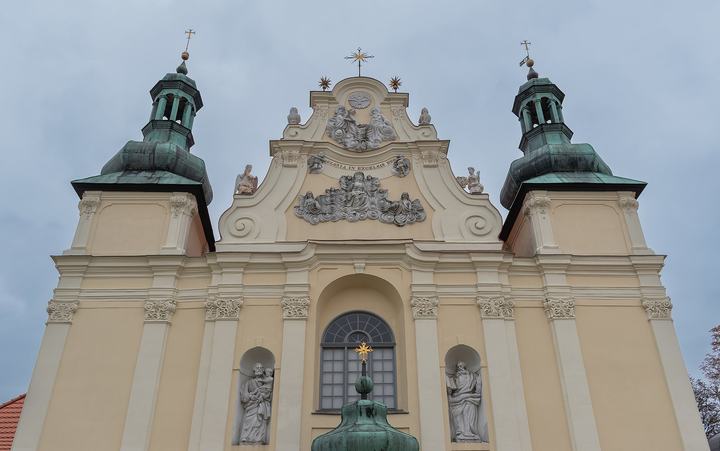Strzelno — Upper part of the facade of the Holy Trinity church in Strzelno , Kuyavian-Pomeranian Voiv