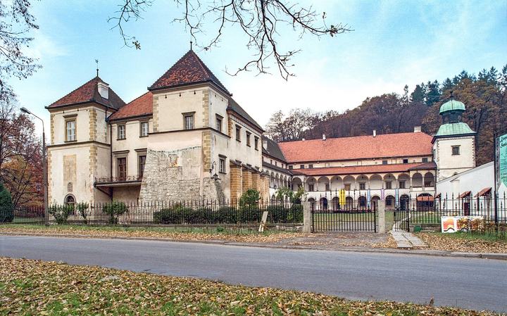 Sucha Beskidzka – zamek i Karczma Rzym