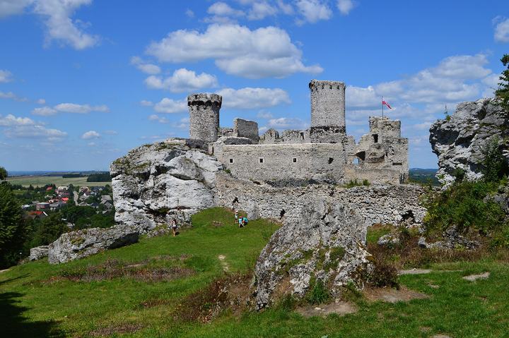 Szlak Orlich Gniazd — The “Trail of the Eagles' Nests” (Szlak Orlich Gniazd) of south-western Poland, is a marke
