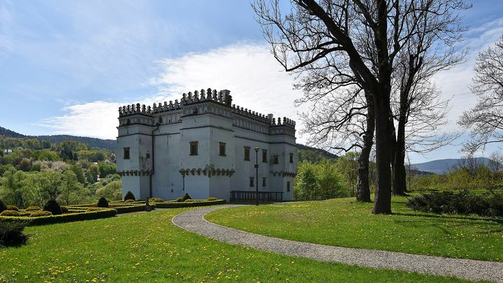 Szymbark — Szymbark, Dwór obronny w Szymbarku