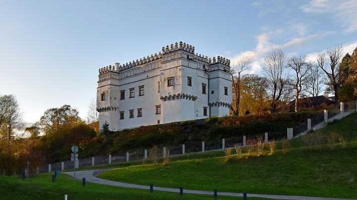 Szymbark — Szymbark, Dwór obronny w Szymbarku