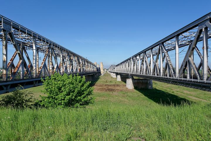 Tczew — Bridges over Vistula river in Tczew, road bridge on the left, rail bridge on the right
