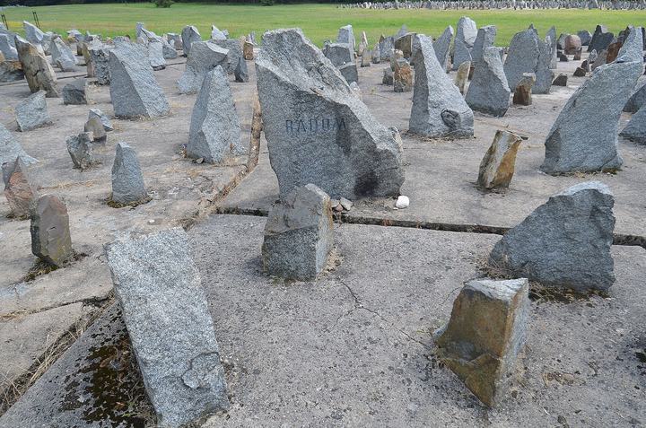 Treblinka — Treblinka II memorial