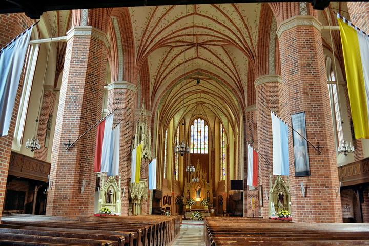Trzebiatów – rynek i kościół mariacki
