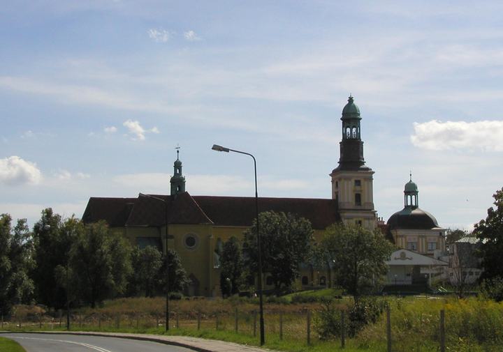 Trzebnica — {pl} Bazylika w Trzebnicy od strony ulicy Milickiej