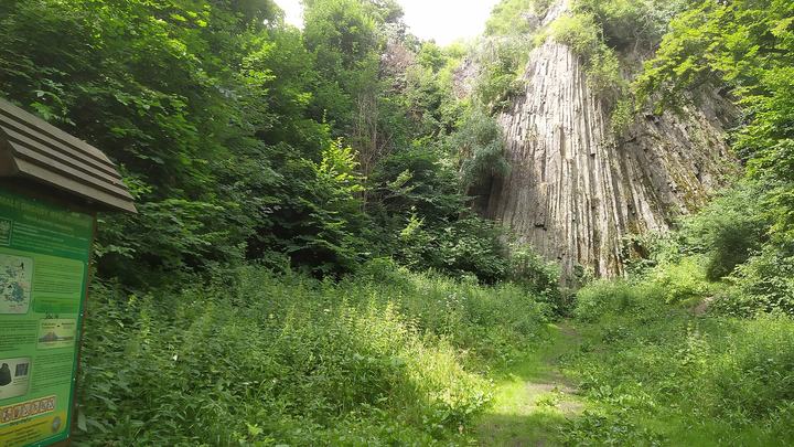Wąwóz Myśliborski i park Chełmy — Małe Organy Myśliborskie (The Small Organs of Myślibórz), volcanic plug in the Chełmy Land