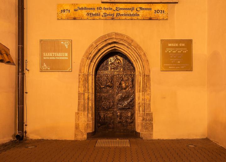 Wieluń — Portal of the Corpus Christi church in Wieluń , Łódź Voivodeship, Poland