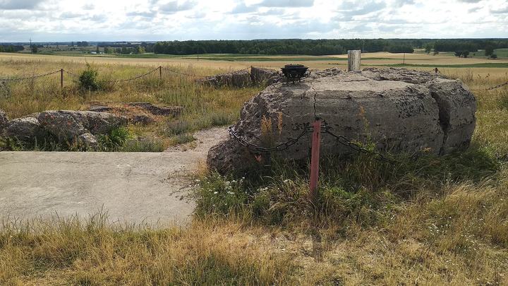 Wizna — Ruiny schronu obserwacyjnego na Górze Strękowej.
