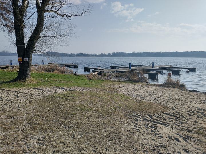 Zalew Zegrzyński — Plaża nad Zalewem Zagrzyńskim w Jadwisinie (Geovita).