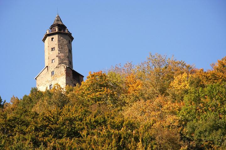 Zamek Grodno i Jezioro Bystrzyckie