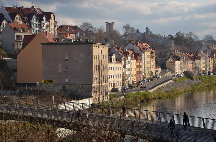 Zgorzelec i Görlitz — Zgorzelec (Görlitz) - Daszyński street and bridge Altstadtbrücke/Most Staromiejski. View f