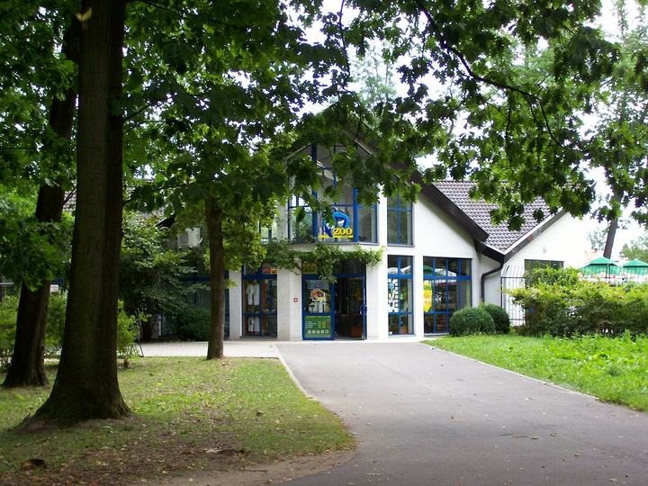 Zoo w Opolu na wyspie Bolko — The entrance to the zoo in Opole, Poland
