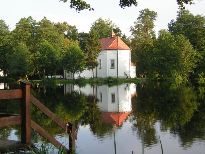 Zwierzyniec — Zwierzyniec, kościółek Zamoyskich.